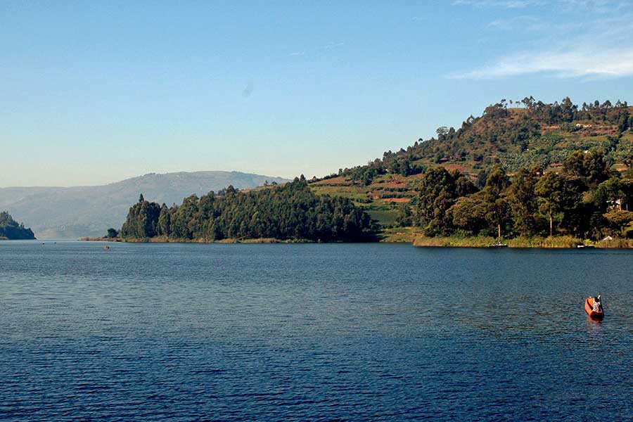 see bunyonyi uganda safari